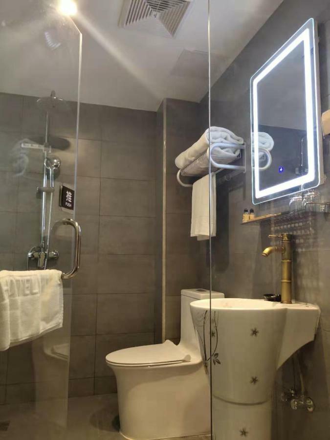 Hotel Qinfu Nanluogu Lane Houhai 4*